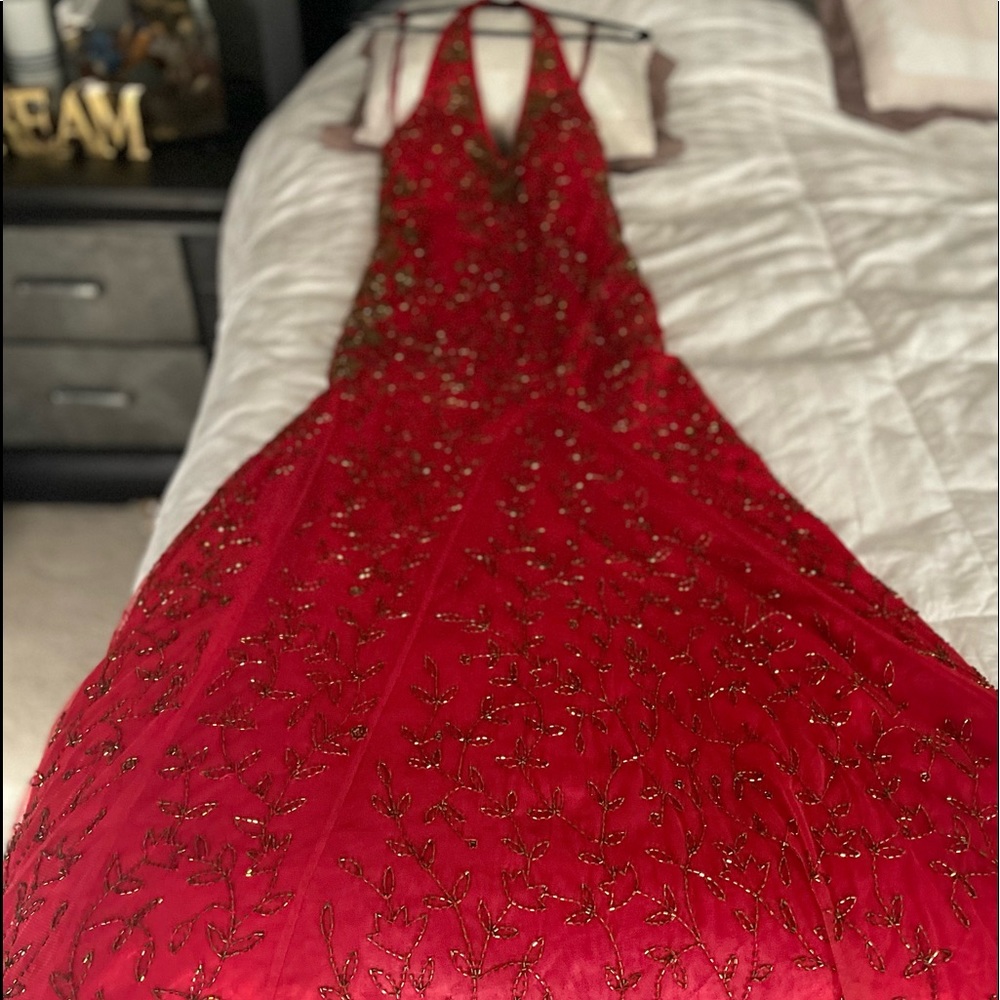Lotus Thread Prom Gown - Picture 2 of 5